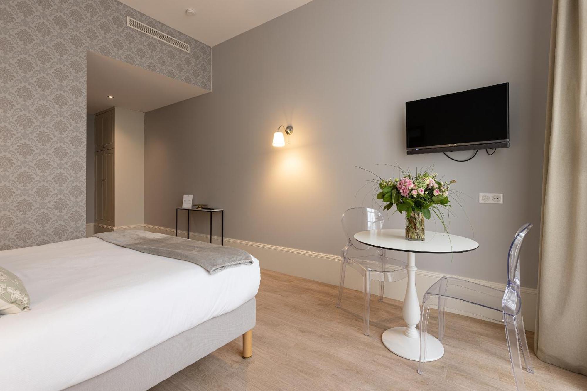 La Maison Blanche - Apparthotels De Charme Chic & Cosy A 350M Du Coeur De Ville De Limoges - Acces Autonome Phòng bức ảnh